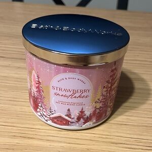 Bath & Body Works 3 Wick Candle. Strawberry Snowflakes.